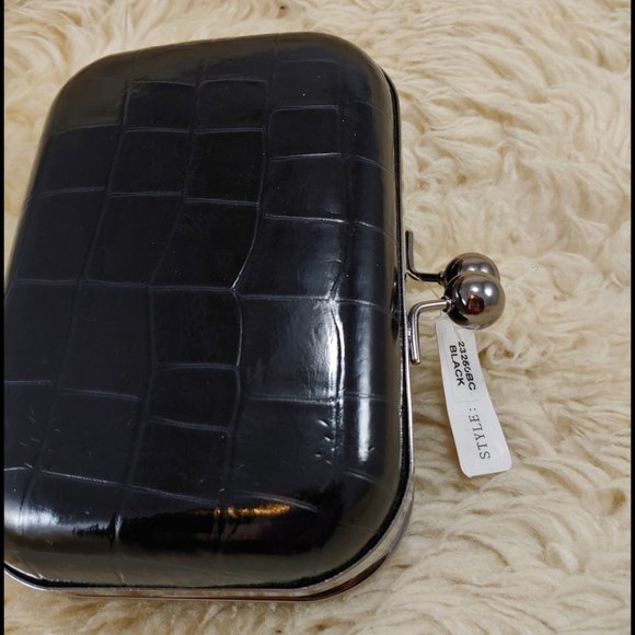 FARNINE Black Croc Skin Twist snap enclosure - Picture 4 of 13